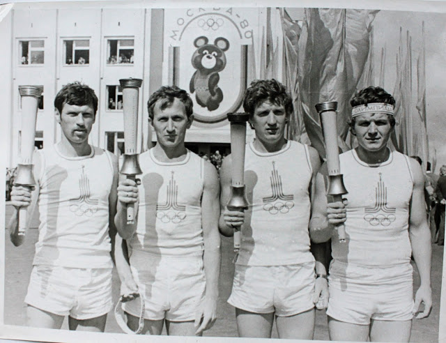 олимпийская форма факелоносцев.JPG